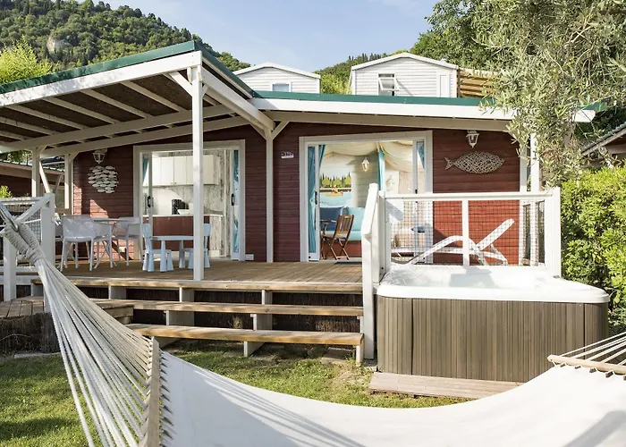 キャンプ場 La Rocca Village バルドリーノ