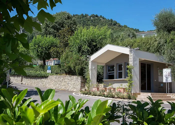 キャンプ場 La Rocca Village バルドリーノ