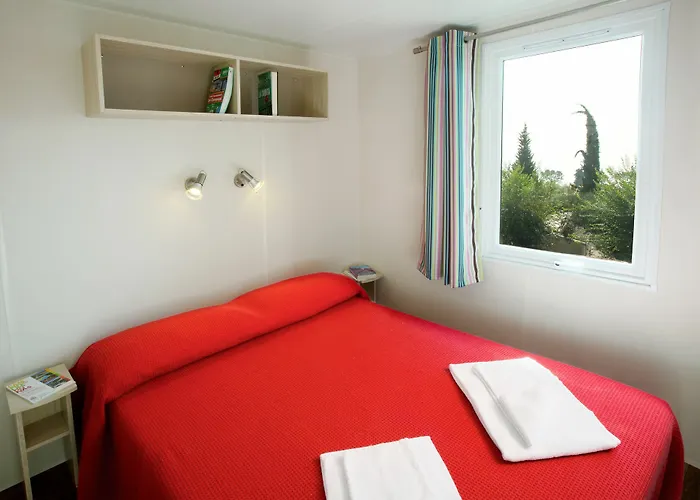 キャンプ場 La Rocca Village 3*